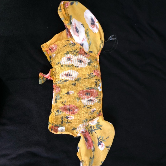 Cropped Flowy Tie Front Floral Top - Picture 4 of 11